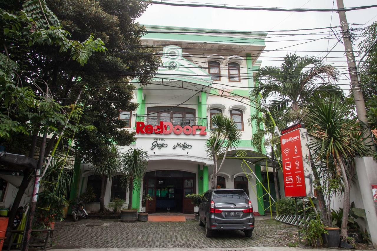 Reddoorz @ Genteng Surabaya 2 Exterior photo